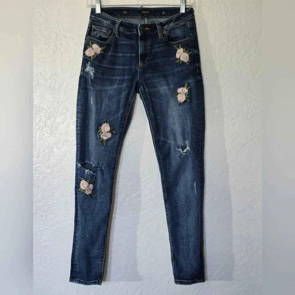 ♥️ Miss Me ♥️ | Embroidered Patch Floral Ankle Skinny Jeans Sz 26
